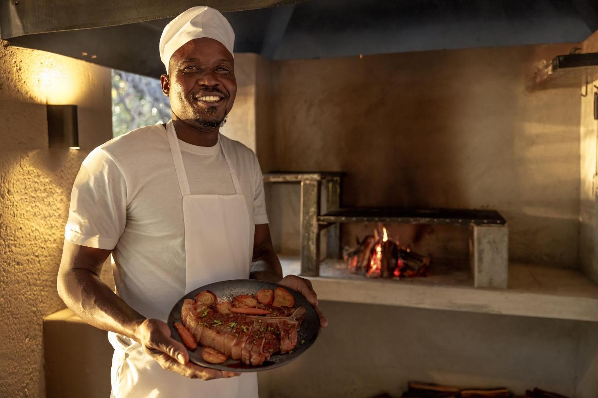Chobe House Villa And Chalets Kasane Bagian luar foto
