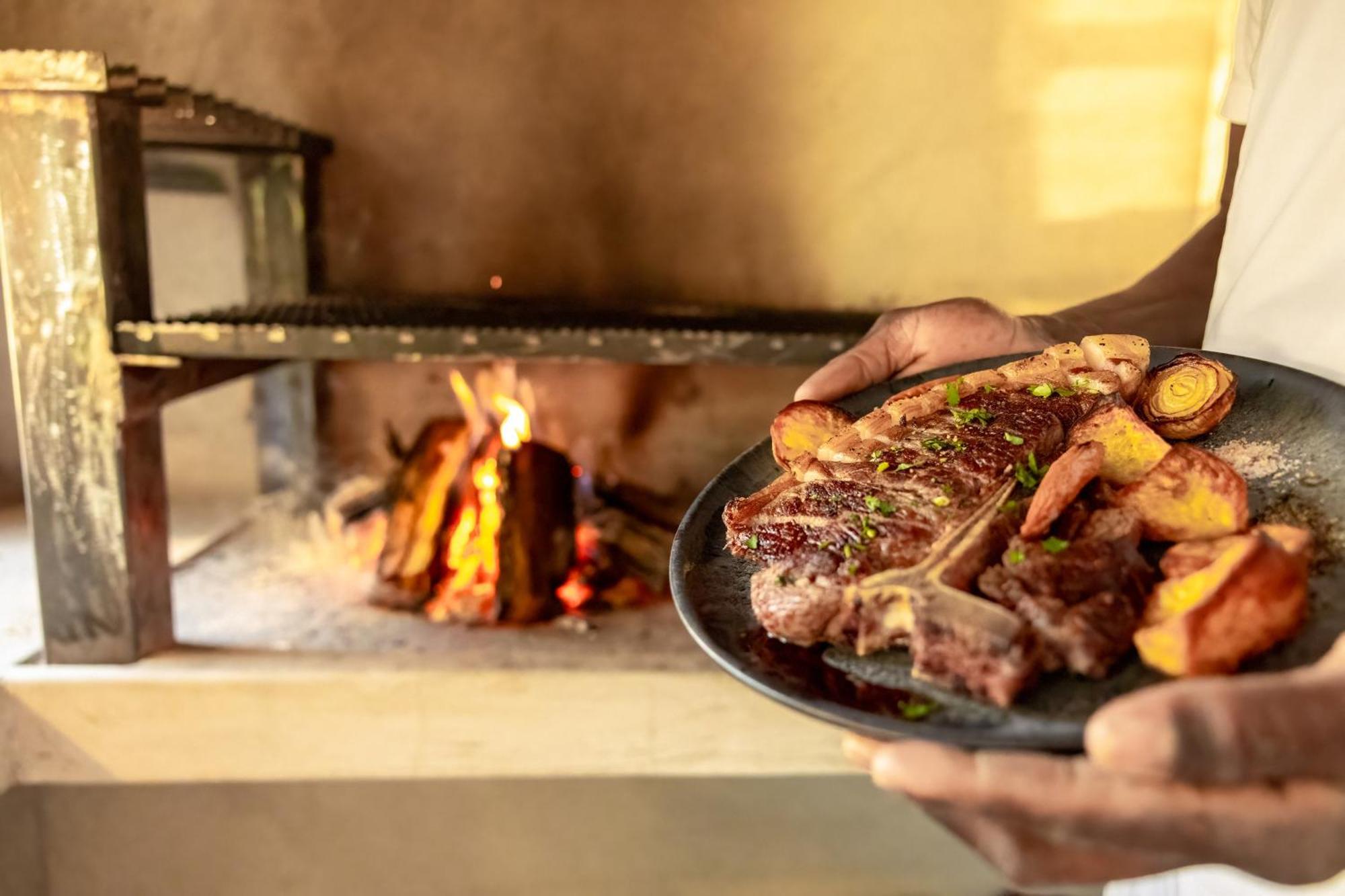 Chobe House Villa And Chalets Kasane Bagian luar foto