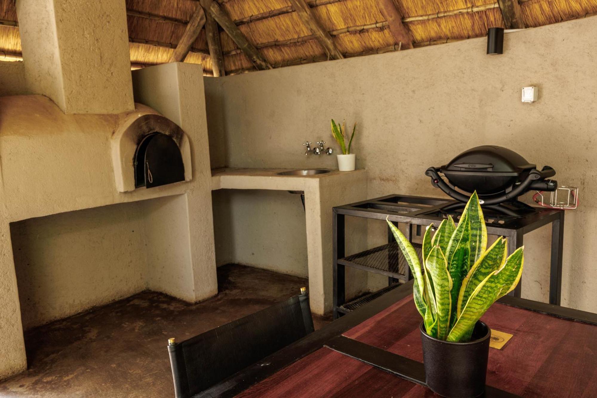 Chobe House Villa And Chalets Kasane Bagian luar foto