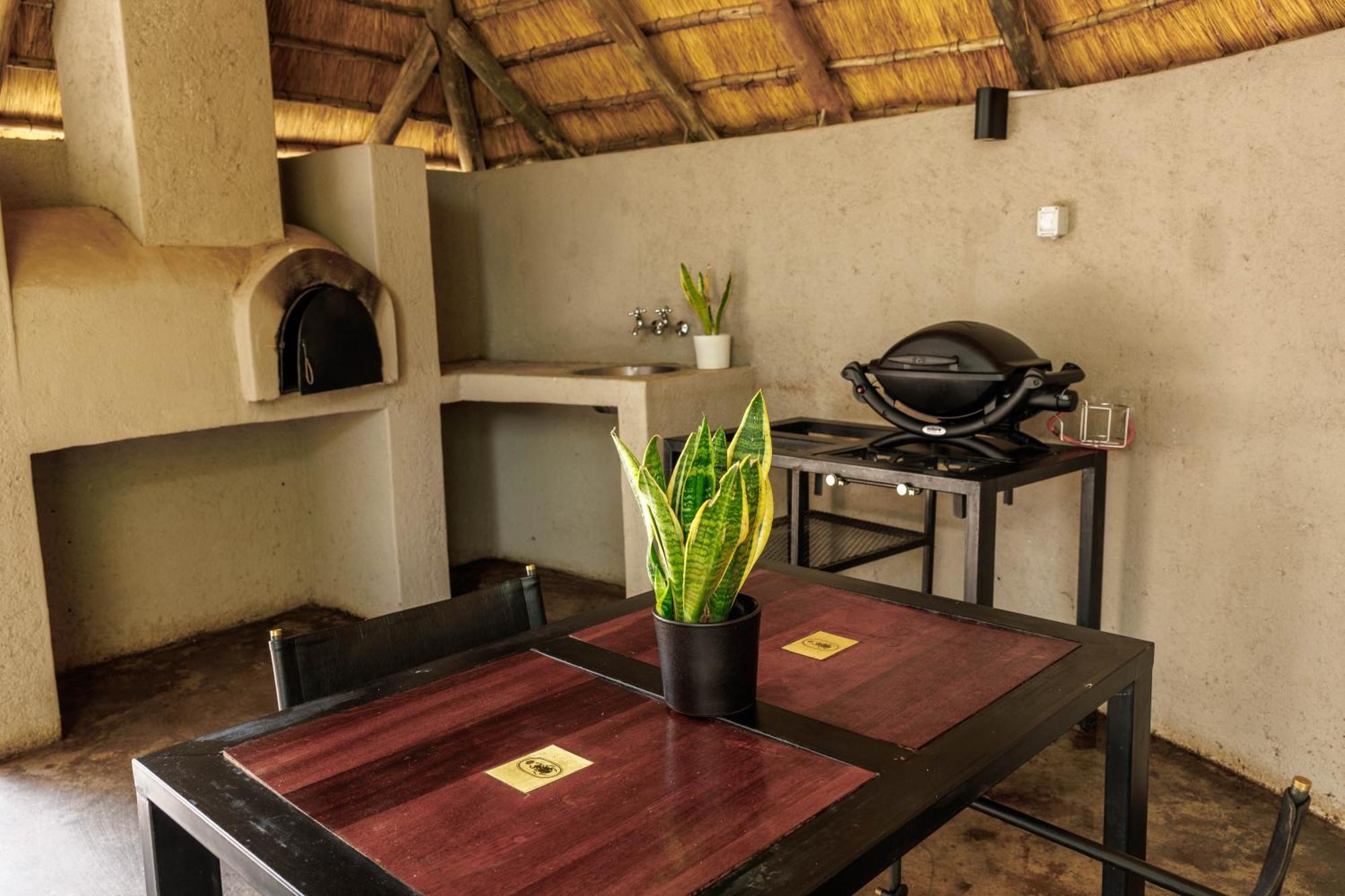 Chobe House Villa And Chalets Kasane Bagian luar foto
