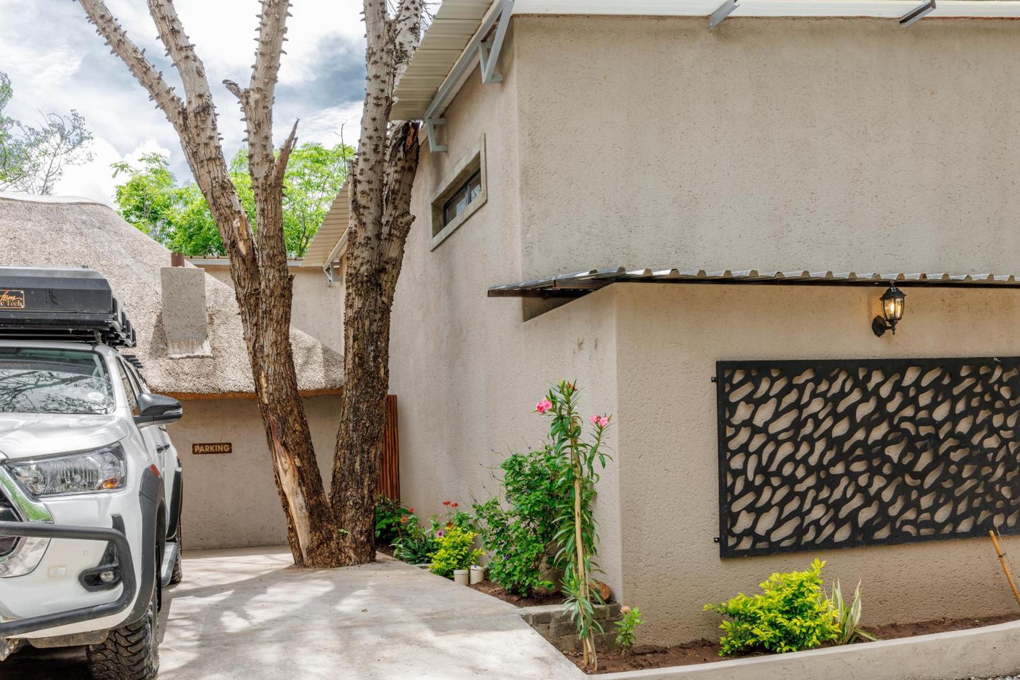 Chobe House Villa And Chalets Kasane Bagian luar foto