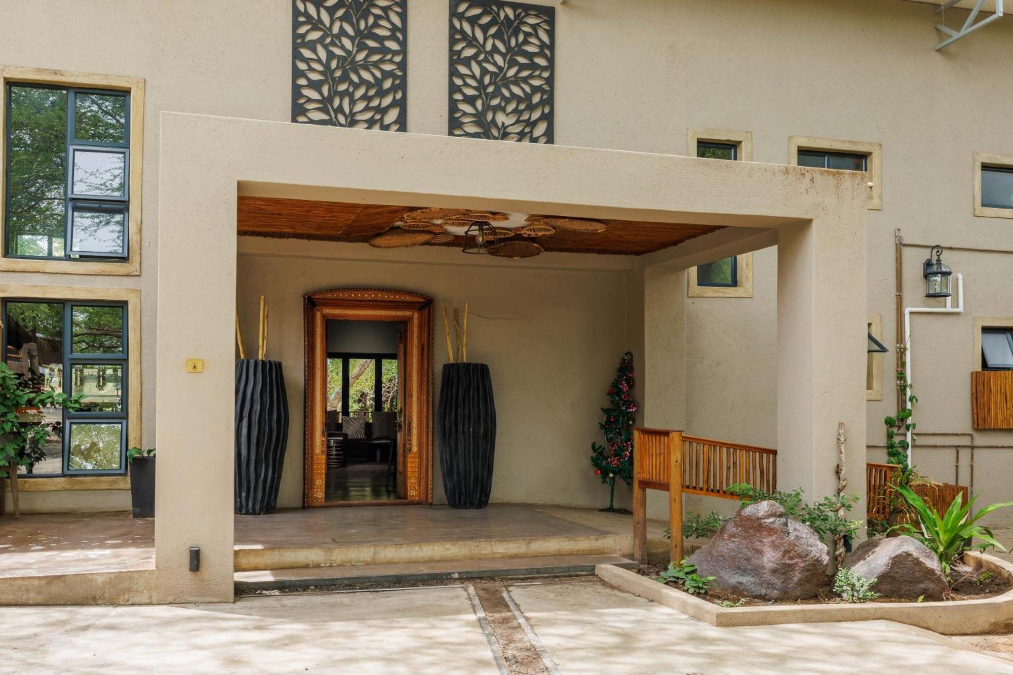 Chobe House Villa And Chalets Kasane Bagian luar foto