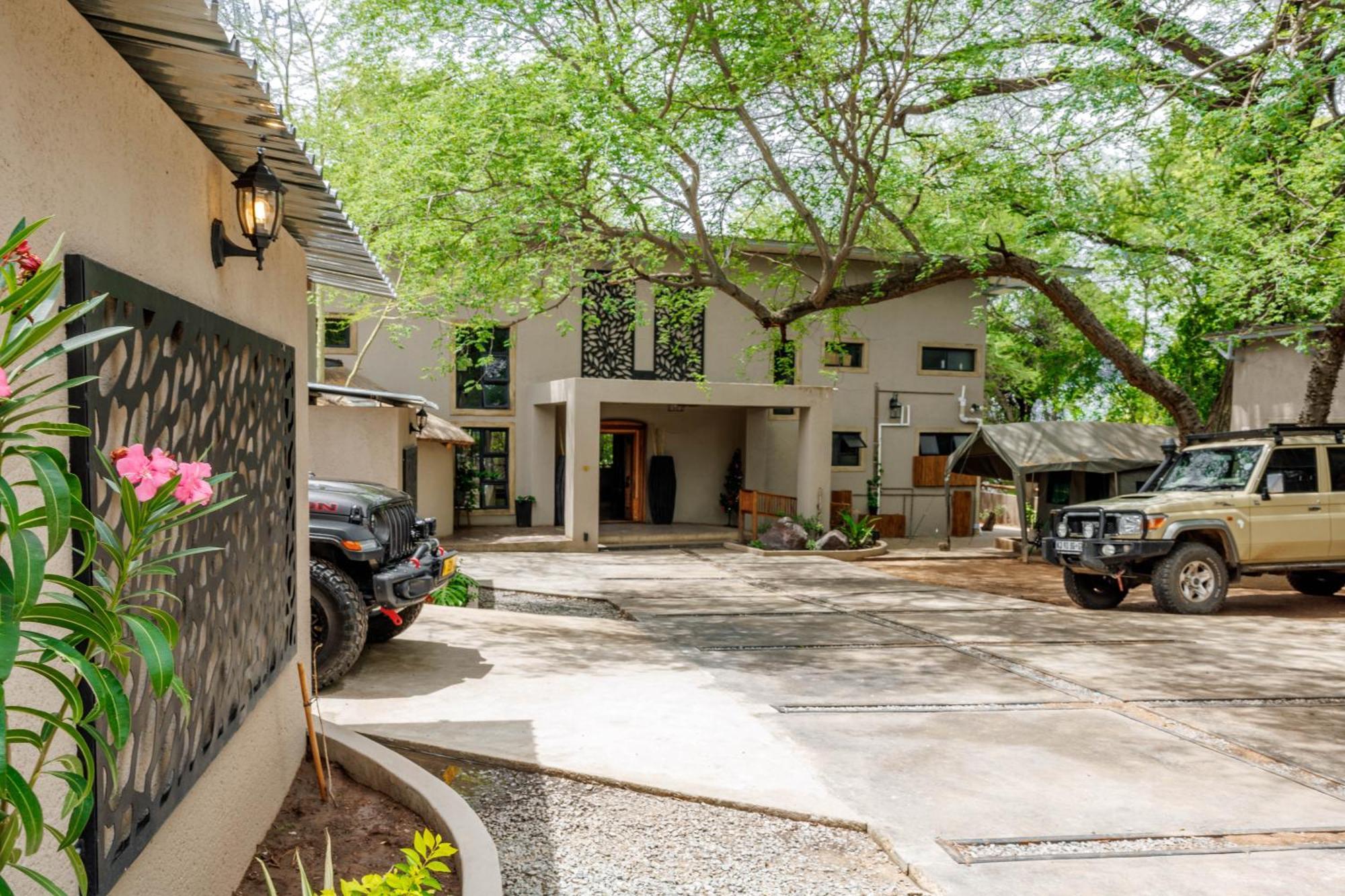 Chobe House Villa And Chalets Kasane Bagian luar foto